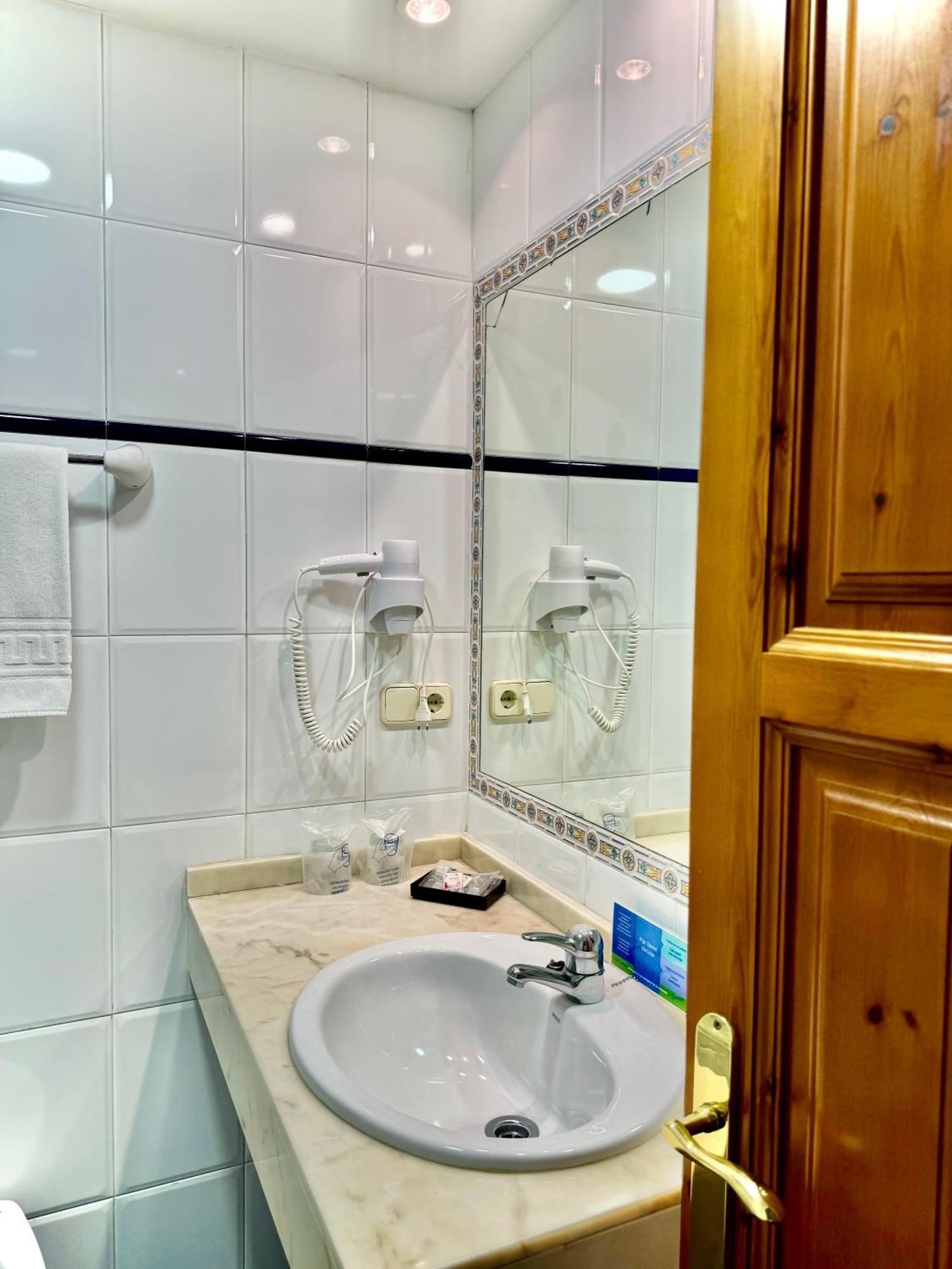 Hotel La Rivera Arenas De Cabrales Zewnętrze zdjęcie